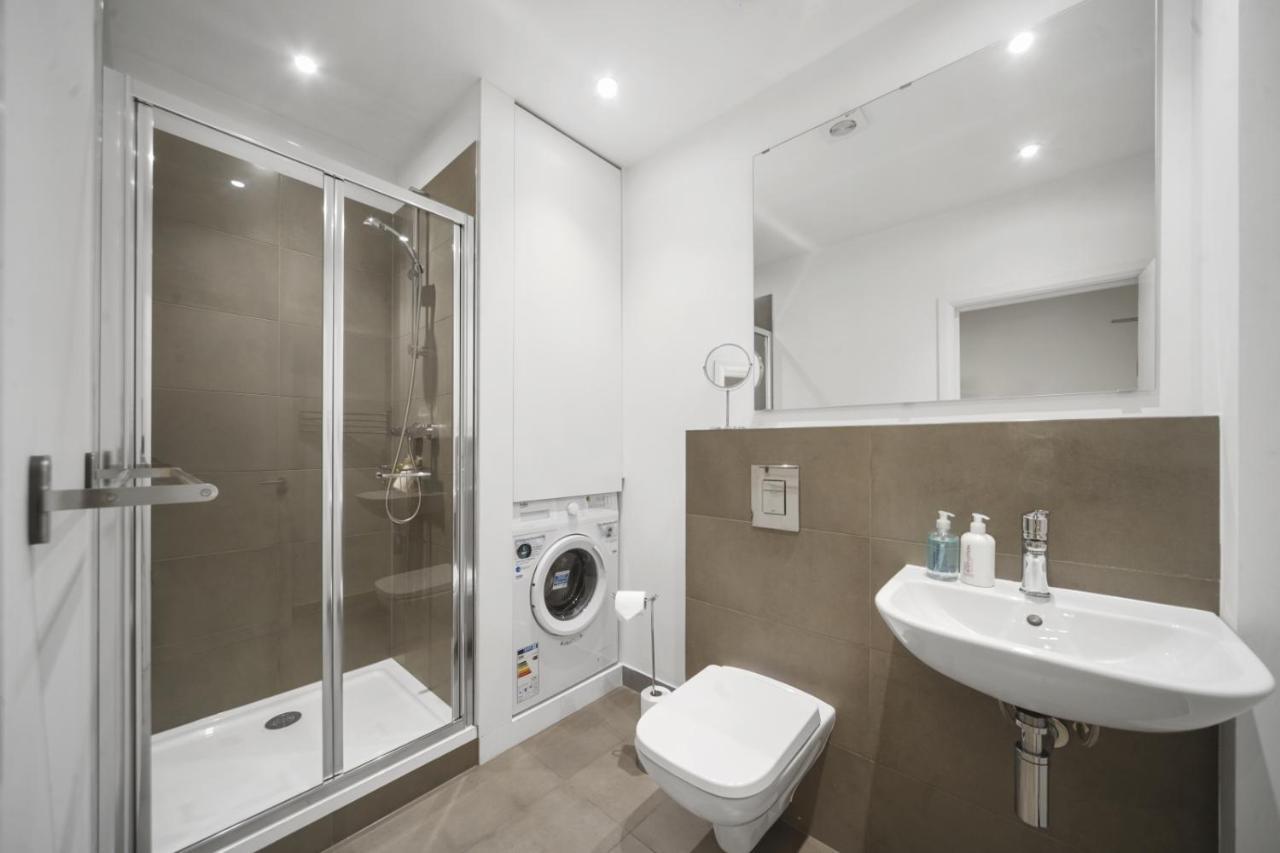 Studio Apartment By Homely Stays London Exterior photo